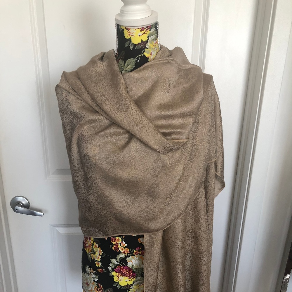 100% Silk Scarf from India-Beige paisley motif